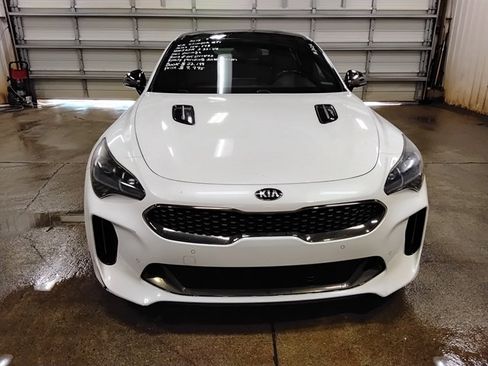 Used 2018 Kia Stinger GT1 RWD image 7