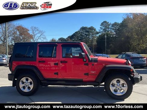 Used 2013 Jeep Wrangler Unlimited Sahara w/ Dual Top Group AWD/4WD image 8