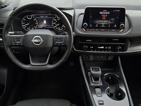 Used 2025 Nissan Rogue SV FWD image 10