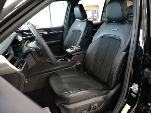 Used 2023 Jeep Grand Cherokee Trailhawk AWD/4WD image 2