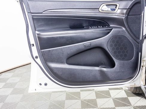 Used 2017 Jeep Grand Cherokee Limited image 34