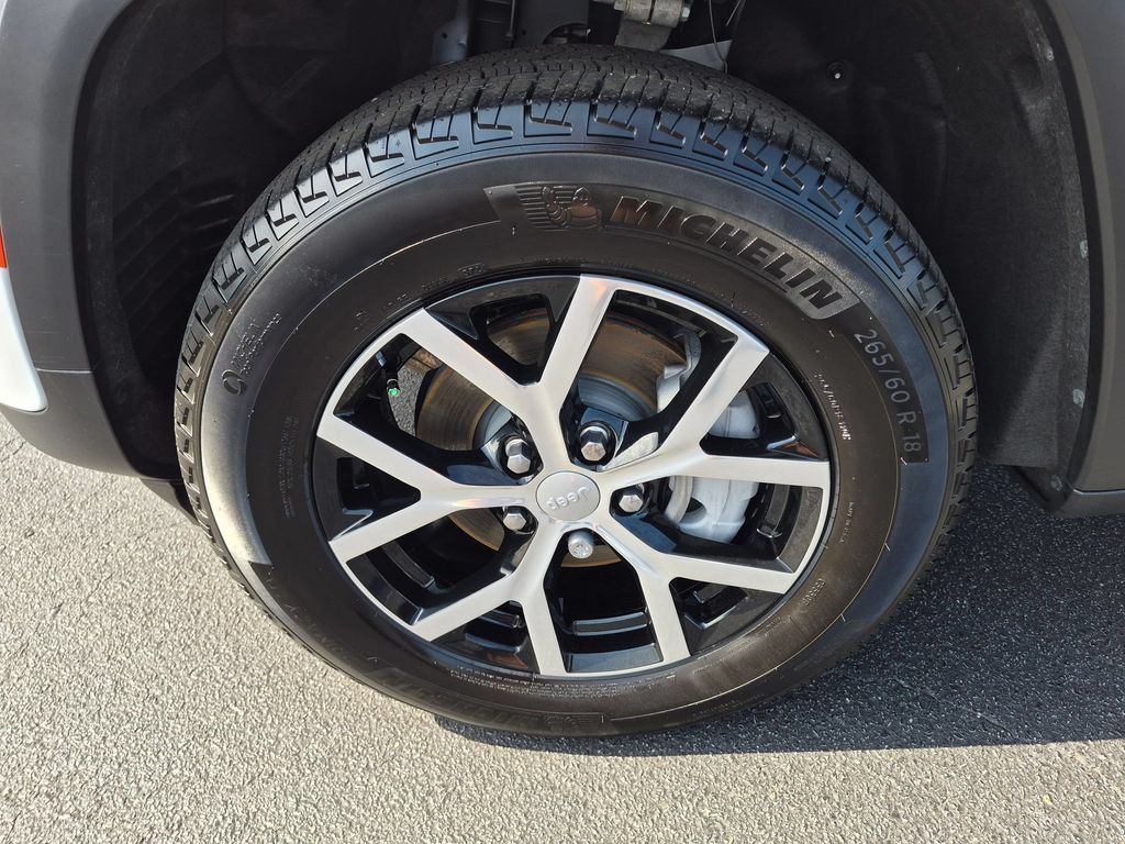 Certified 2025 Jeep Grand Cherokee Limited AWD/4WD image 9