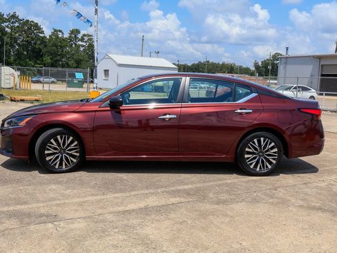 Used 2025 Nissan Altima 2.5 SV FWD image 24