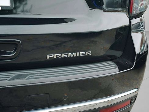Used 2024 Chevrolet Suburban Premier image 25