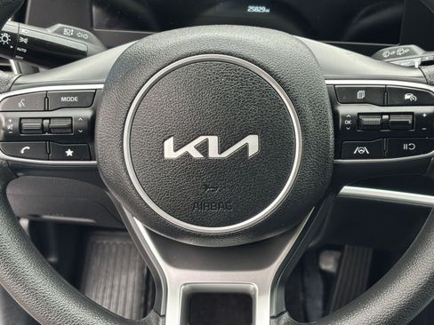 Used 2025 Kia Sportage LX FWD image 25