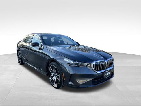 Used 2025 BMW i5 xDrive40 image 4