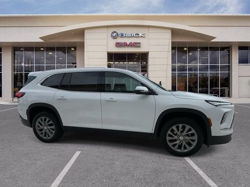 Certified 2025 Buick Enclave Preferred FWD image 17