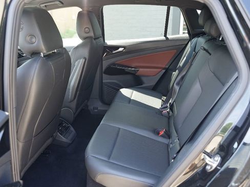 Used 2021 Volkswagen ID.4 Pro S RWD image 8