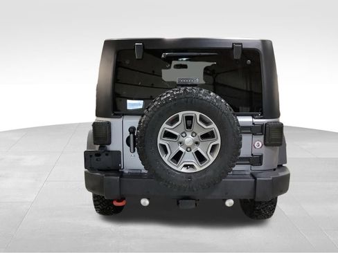 Used 2018 Jeep Wrangler Unlimited Rubicon w/ Connectivity Group AWD/4WD image 7