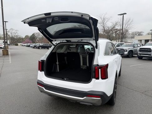 Used 2025 Kia Sorento SX image 9