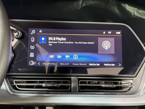 Used 2025 Chevrolet Trax LT w/ LT Convenience Package FWD image 22
