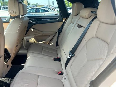 Certified 2026 Porsche Macan AWD/4WD image 19