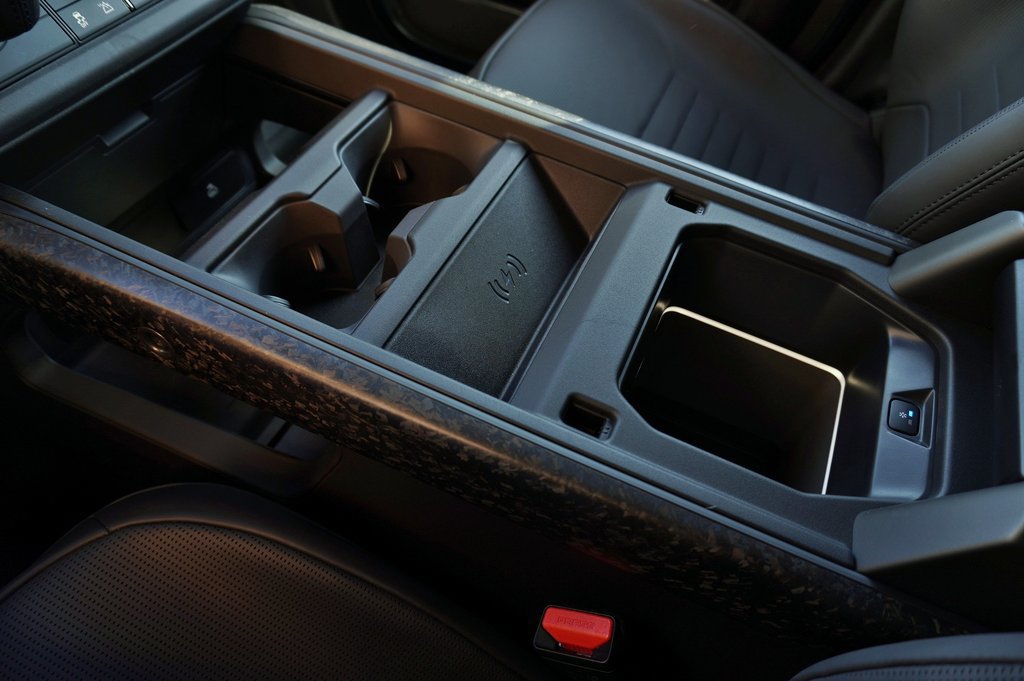 New 2026 Land Rover Defender 110 OCTA AWD/4WD image 30