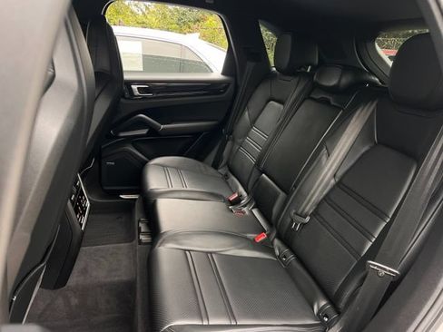 Used 2023 Porsche Cayenne AWD/4WD image 21
