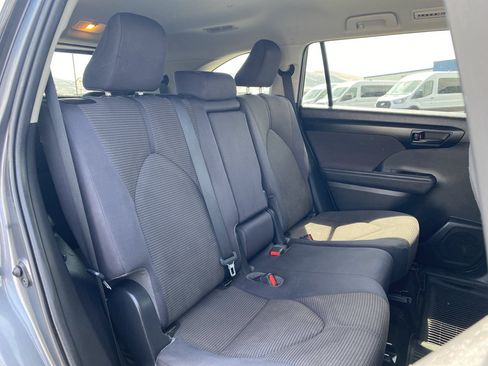 Used 2020 Toyota Highlander LE AWD/4WD image 6