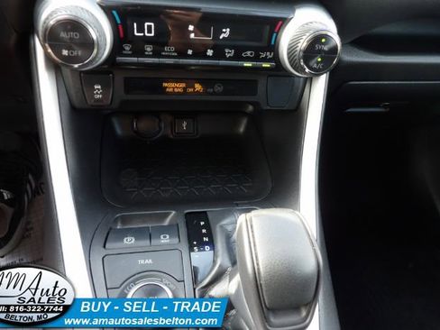 Used 2022 Toyota RAV4 LE image 12