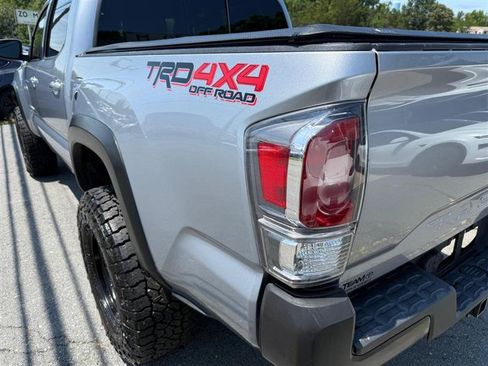 Used 2020 Toyota Tacoma TRD Off-Road AWD/4WD image 4