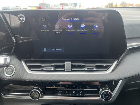 Used 2025 Chevrolet Equinox LT image 22