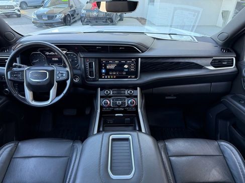 Used 2021 GMC Yukon XL Denali w/ Denali Premium Package image 12
