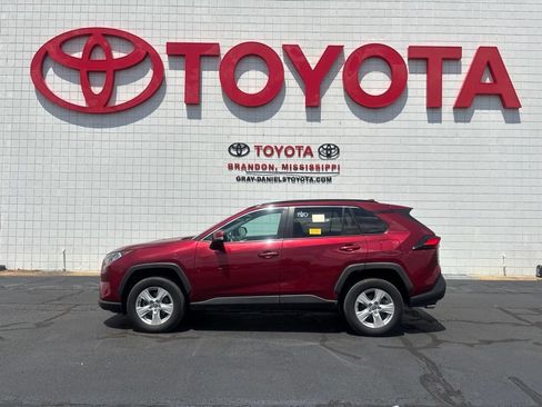 Used 2021 Toyota RAV4 XLE FWD image 4