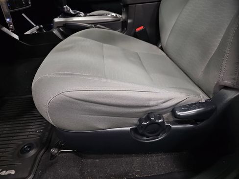 Used 2016 Toyota Tacoma SR5 image 17