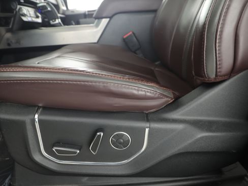 Used 2017 Ford F150 Platinum w/ Equipment Group 701A Luxury image 12