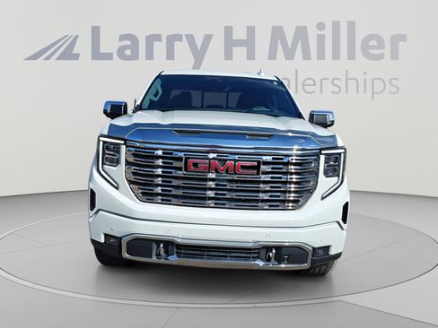 Used 2023 GMC Sierra 1500 Denali w/ Technology Package AWD/4WD image 8