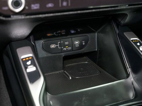 Used 2025 Kia Sorento S image 21