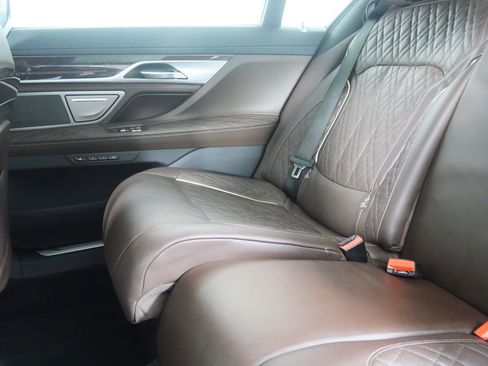 Certified 2022 BMW 750i xDrive 750i xDrive w/ Autobahn Package image 16