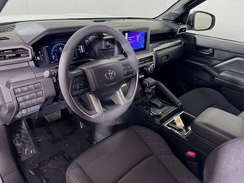 Certified 2025 Toyota Tacoma SR5 AWD/4WD image 10