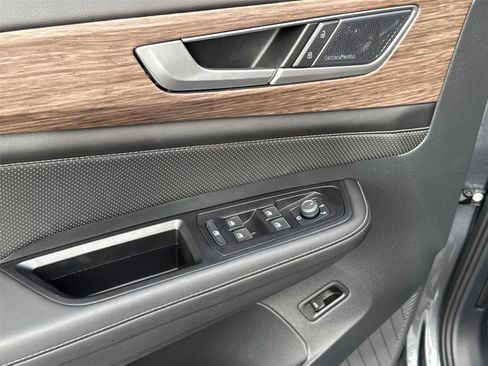 Used 2025 Volkswagen Atlas SEL Premium R-Line image 29