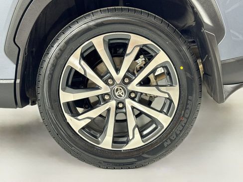 Used 2024 Toyota Corolla Cross XLE AWD/4WD image 9