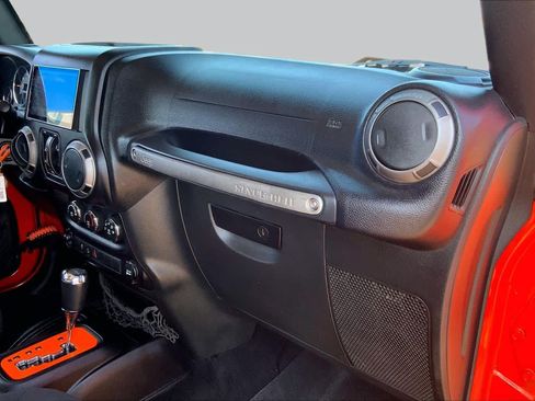 Used 2015 Jeep Wrangler Unlimited Sport w/ Quick Order Package 24S AWD/4WD image 18