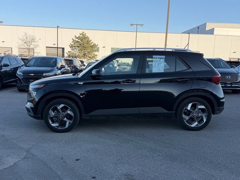 Used 2024 Hyundai Venue SEL image 2