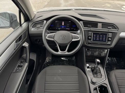 Used 2022 Volkswagen Tiguan S image 5