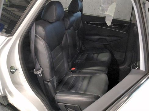 Used 2016 Kia Sorento EX image 32