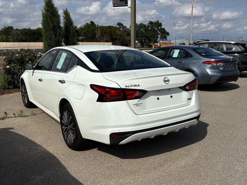 Used 2025 Nissan Altima 2.5 SV AWD/4WD image 14