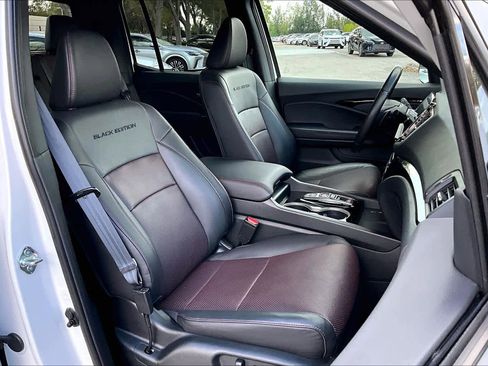 Used 2025 Honda Ridgeline Black Edition image 9