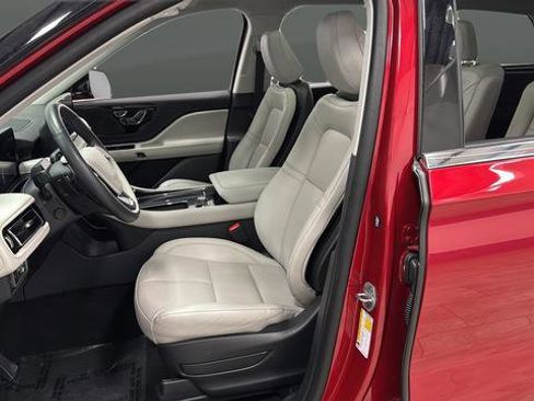 Used 2025 Lincoln Aviator AWD image 16