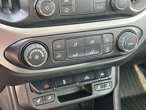 Used 2022 Chevrolet Colorado LT w/ LT Convenience Package image 10