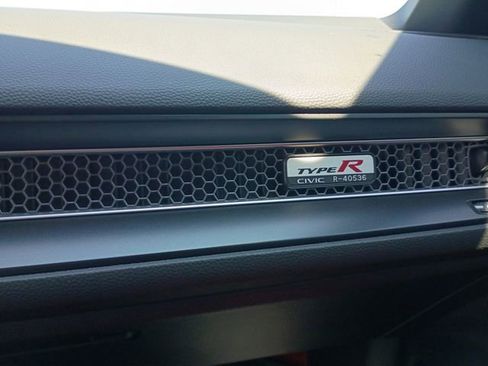 Used 2025 Honda Civic Type R image 12
