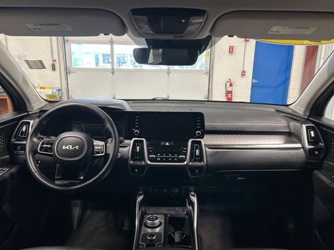 Used 2023 Kia Sorento EX AWD/4WD image 16