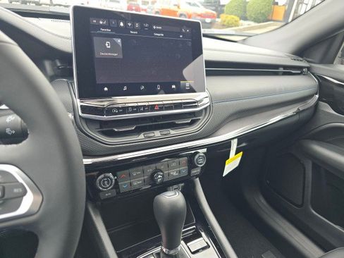 New 2026 Jeep Compass Latitude image 32