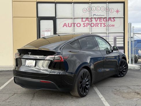 Used 2023 Tesla Model Y Performance image 9