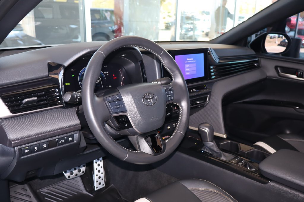 Used 2025 Toyota Camry SE FWD image 16