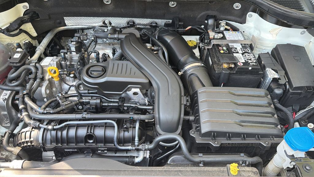Used 2024 Volkswagen Taos SE FWD image 28