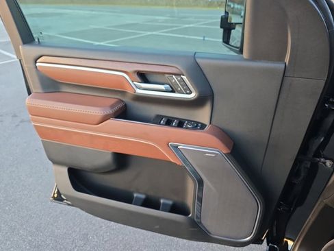 Used 2025 GMC Sierra 2500 Denali Ultimate image 27