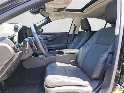Used 2025 Lexus ES 300h w/ Premium Package FWD image 11
