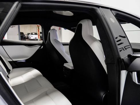 Used 2019 Tesla Model S Performance image 32
