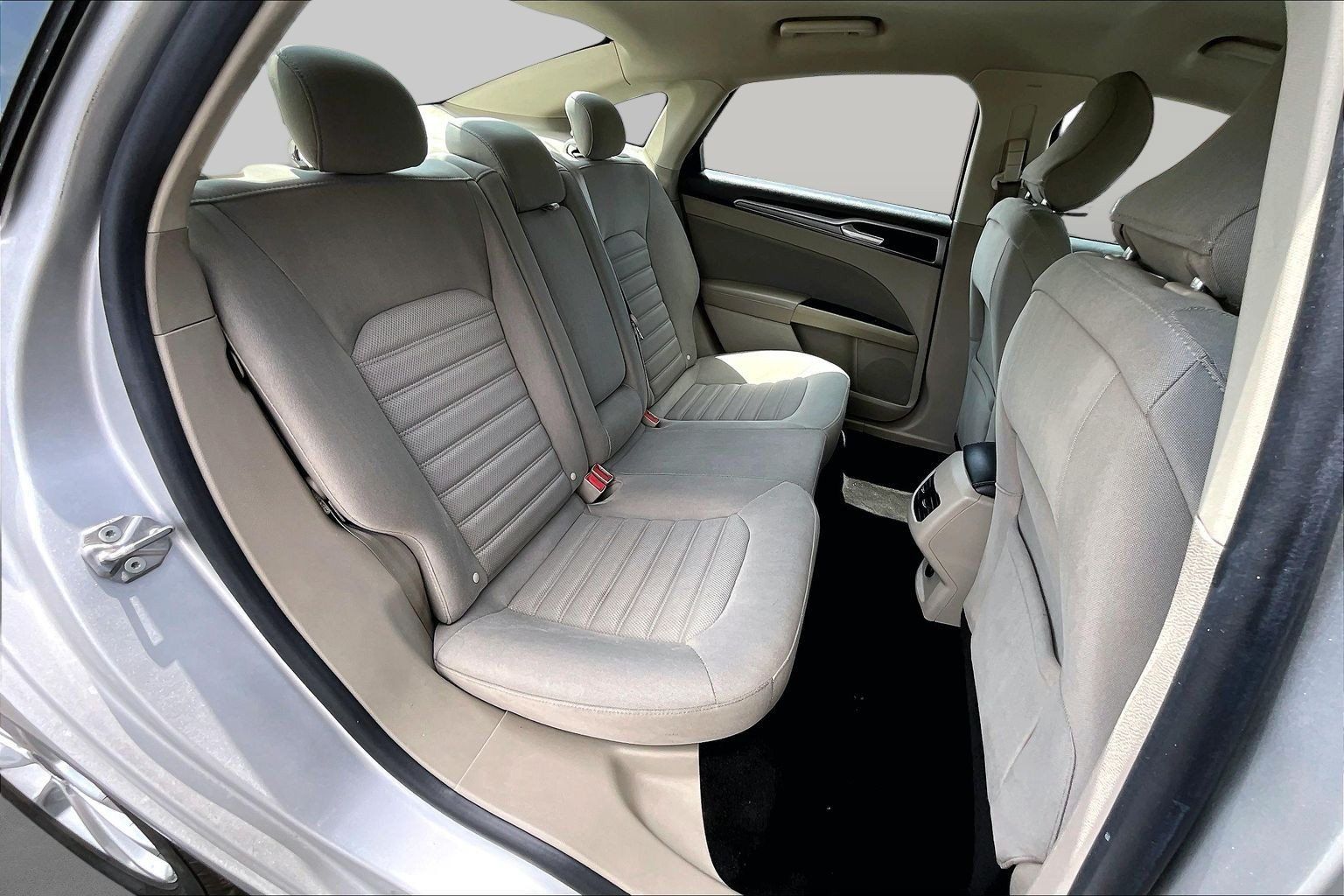 Used 2019 Ford Fusion SE FWD image 26